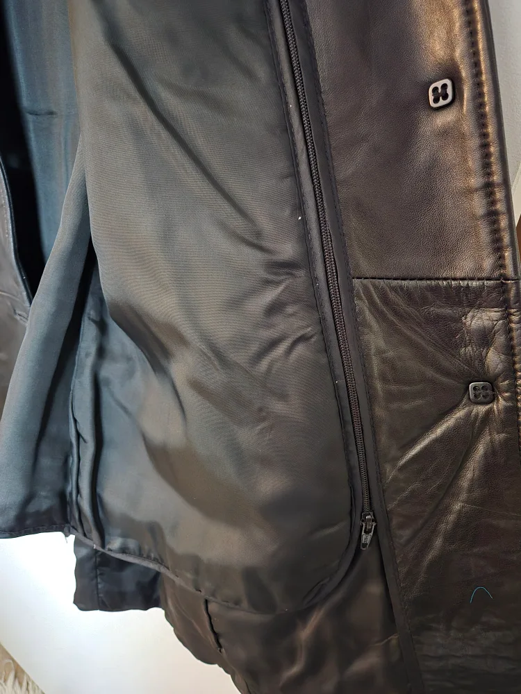 DANIER Women's Black Leather coat - Size M image indicator(4)