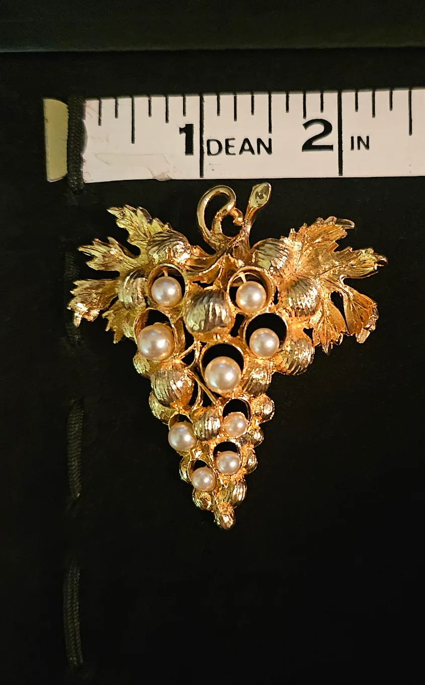 Vintage Gold Tone Grape Bunch Brooch 🍇 image indicator(3)