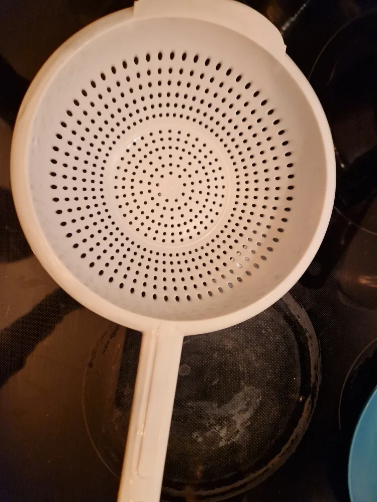 White Plastic Colander thumbnail
