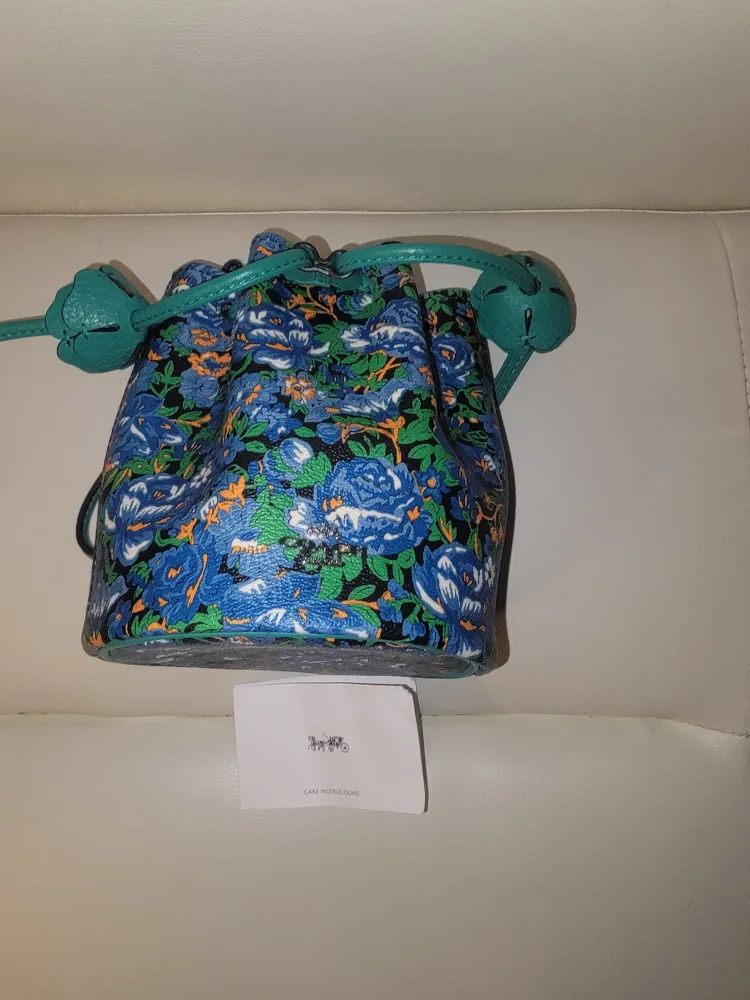 COACH BUCKET PETAL WRISTLET image indicator(3)