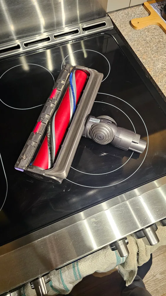 Dyson V11 Outsized XL Motorhead. image indicator(2)