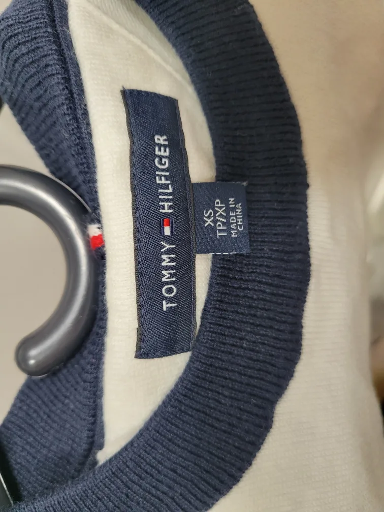 Tommy Hilfiger Women's Cream Sweater - Size XS image indicator(3)