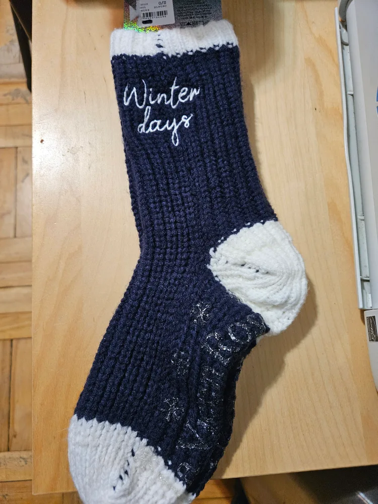 BN)La Vie en Rose Cozy Winter Socks thumbnail
