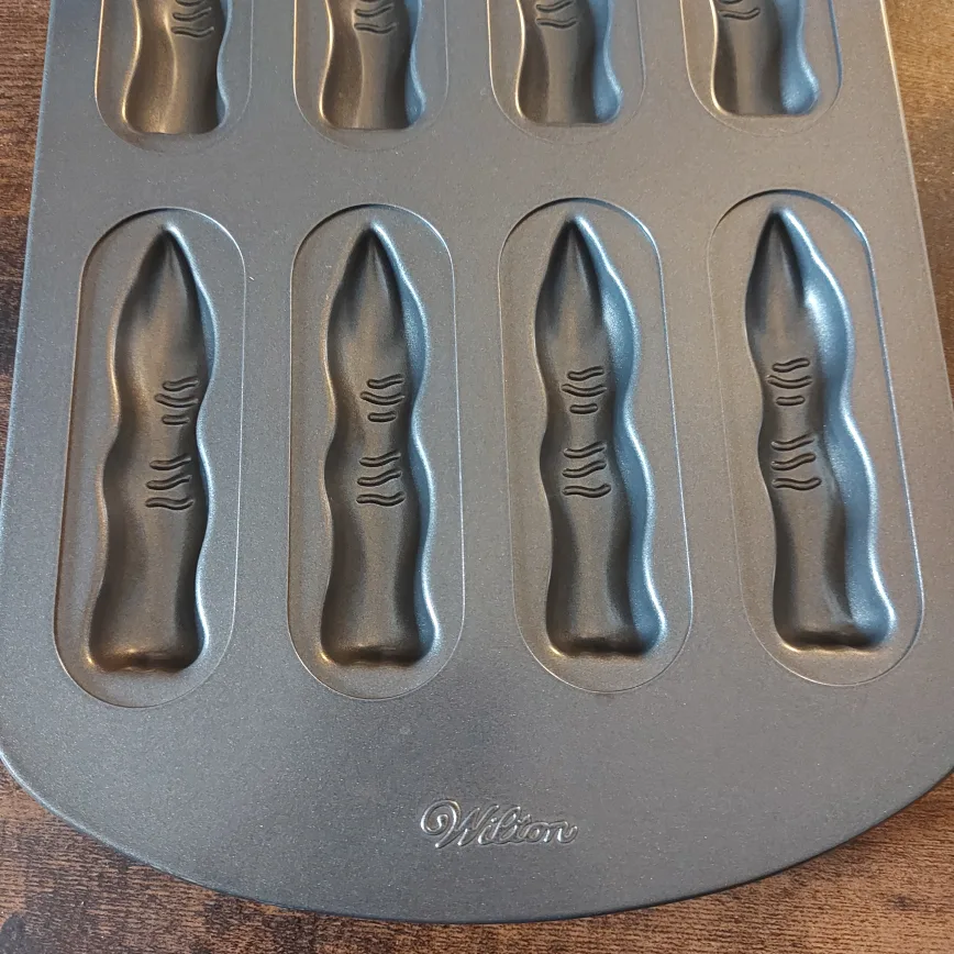 Wilton witch finger Baking Pan image indicator(2)