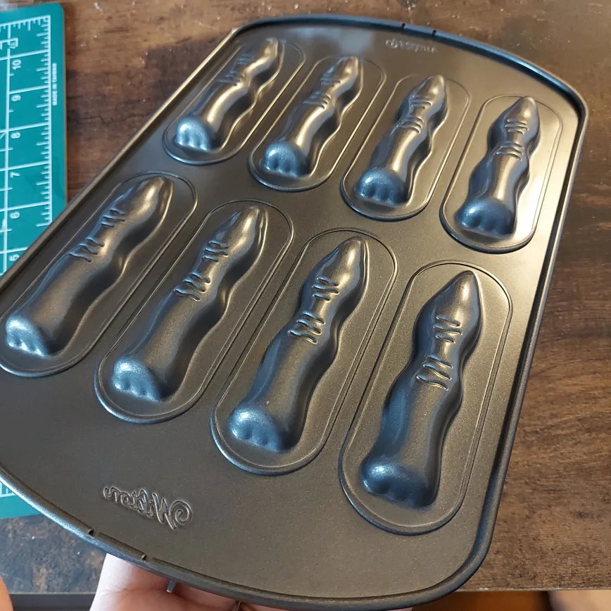 Wilton witch finger Baking Pan image indicator(3)