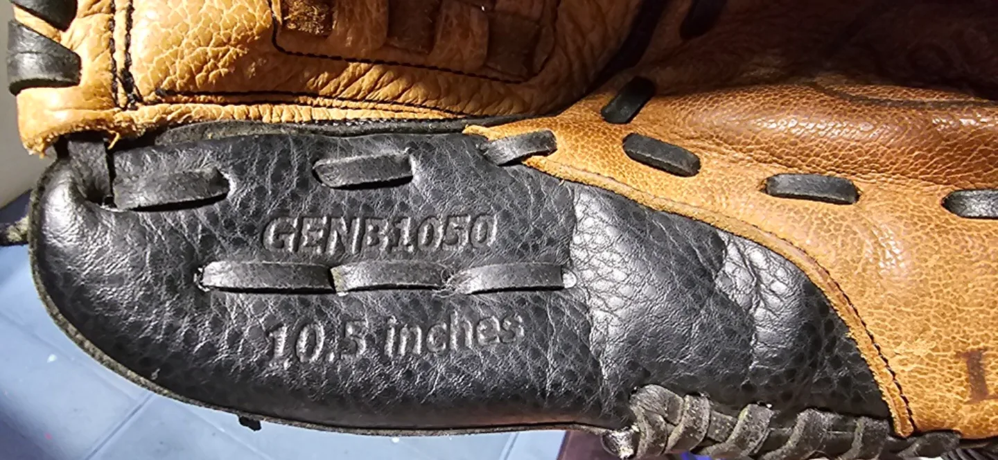 Louisville Slugger Youth Baseball Glove - 10.5 Inches image indicator(4)