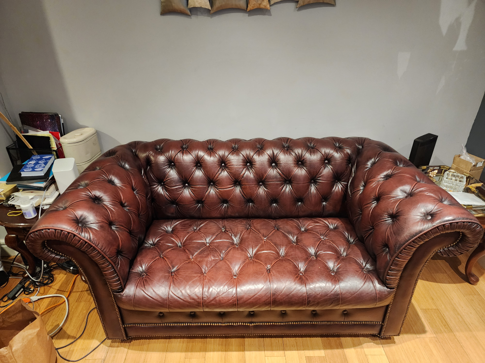 Classic Chesterfield Leather Sofa - Timeless Elegance - photo 2