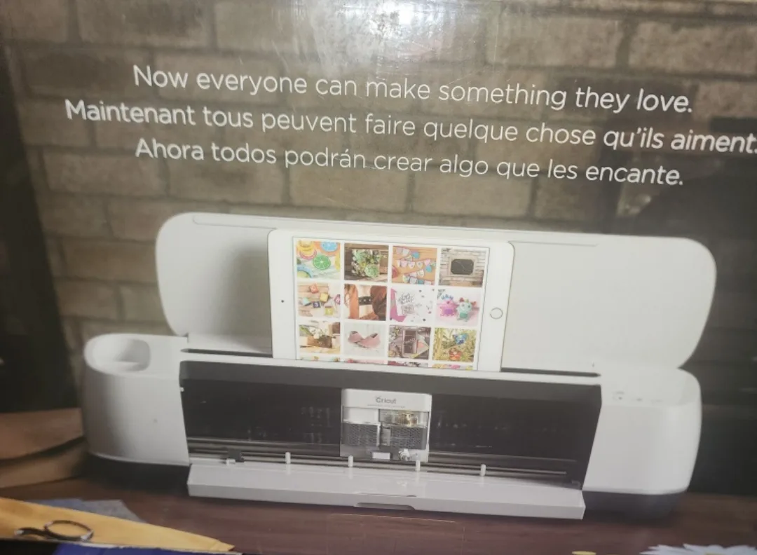 Cricut Maker Machine - New in Box image indicator(3)