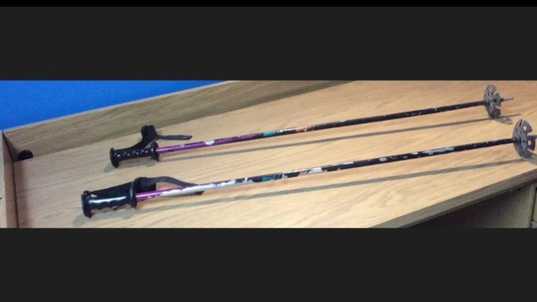Pair of Used downhill Ski Poles thumbnail