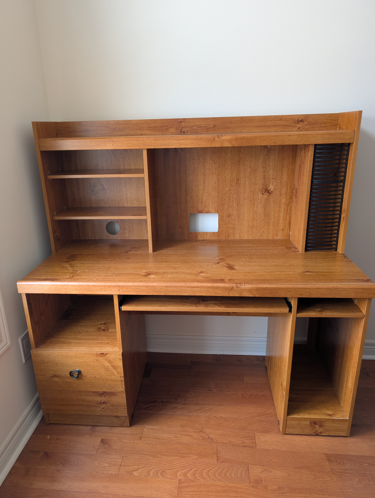 Computer Desk with Hutch