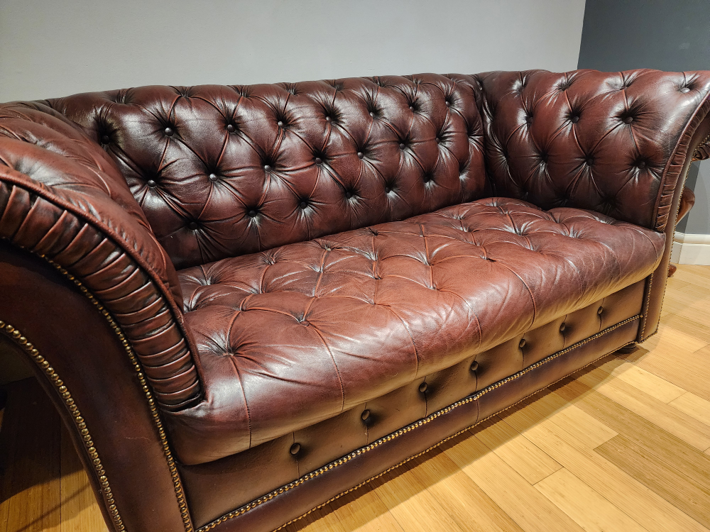 Classic Chesterfield Leather Sofa - Timeless Elegance - photo 3