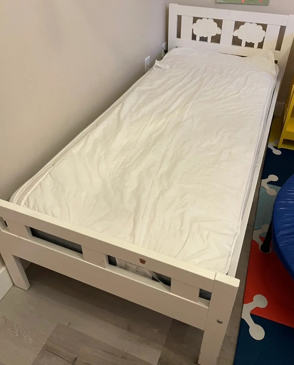IKEA KRITTER White Twin Bed Frame with Slats image indicator(2)