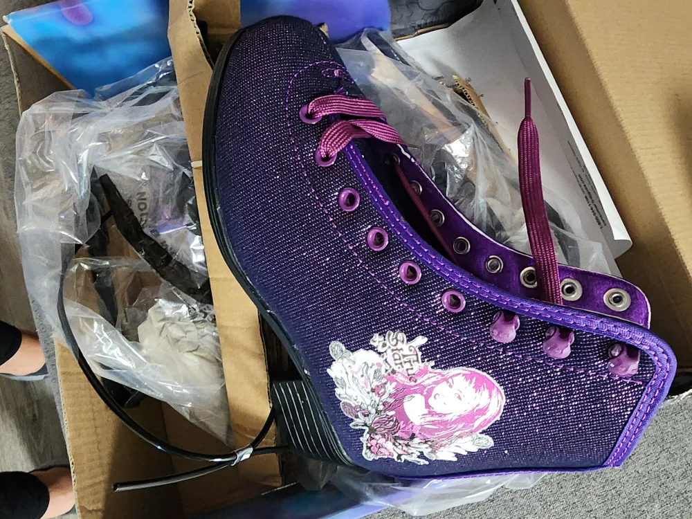 Hannah Montana Girls' Figure Skates - Size 1 image indicator(2)