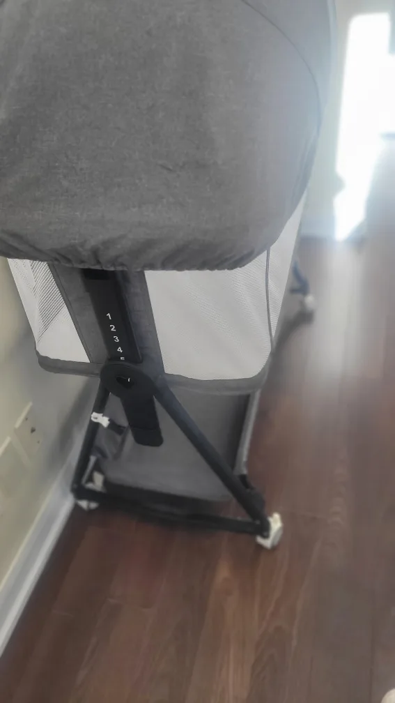 Baby bassinet with stand and mosquito net image indicator(4)