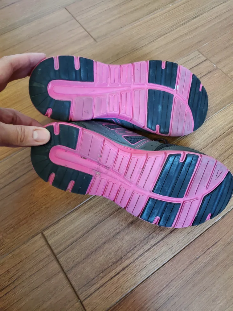 sz 5.5 women's CSA steel toed shoes image indicator(2)