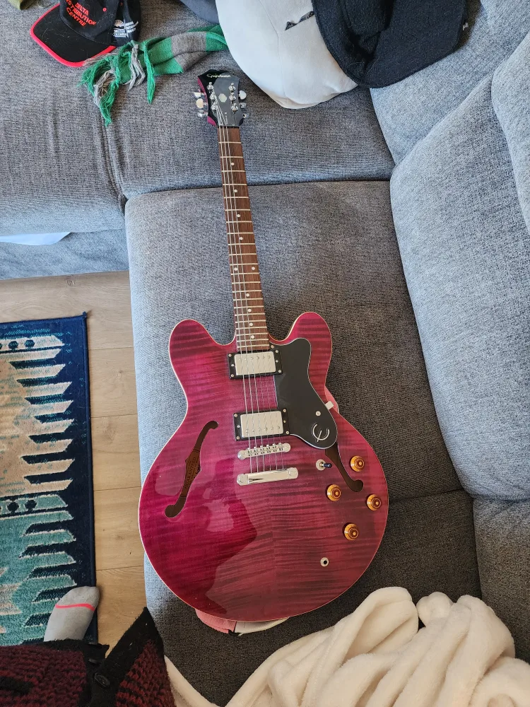 Traynor Amp Guitar Amplifier and gibsons electric guitar image indicator(7)