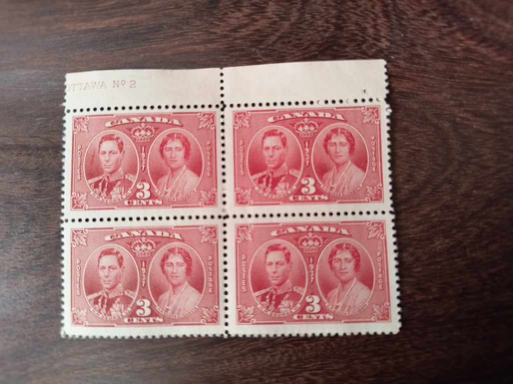 4 Vintage Canadian 3 Cent Stamps - photo 3