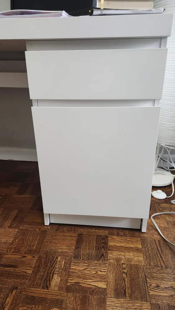 IKEA MALM White Desk image indicator(7)