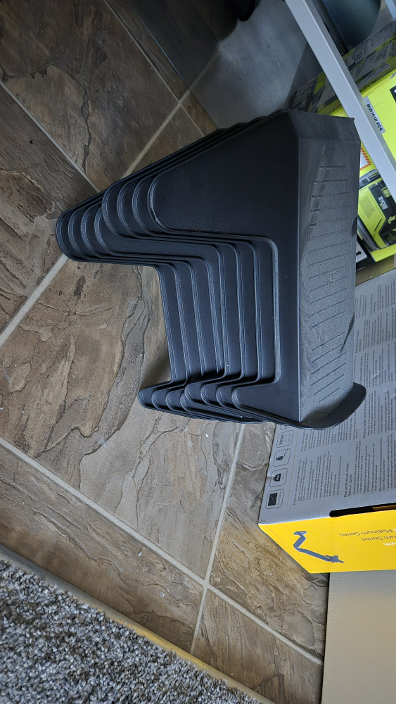 Adjustable pack shoes rack