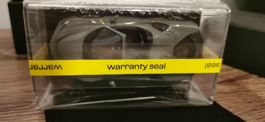 Ferrari 488 Pista Spider 1:43 Scale Model Car image indicator(2)