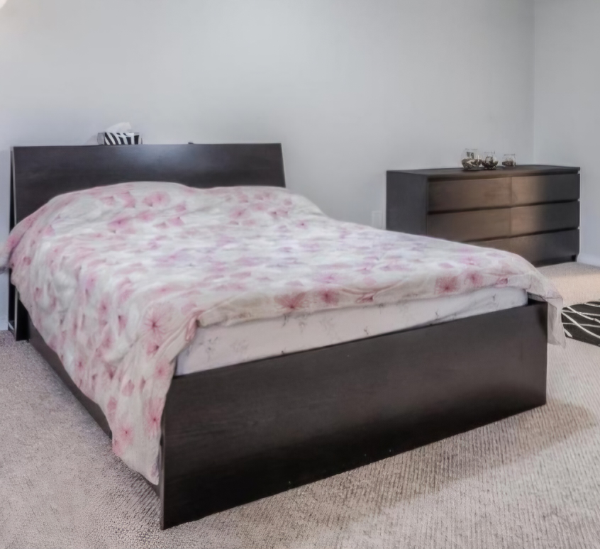 Special MALM queen bed with 4 drawers in black/brown color