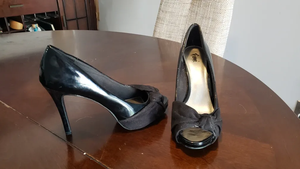 8 Pairs of Women's Heels 1 of 2 image indicator(10)