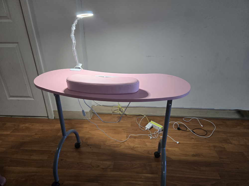 Pink Nail Tech Table with Lamp - photo 3