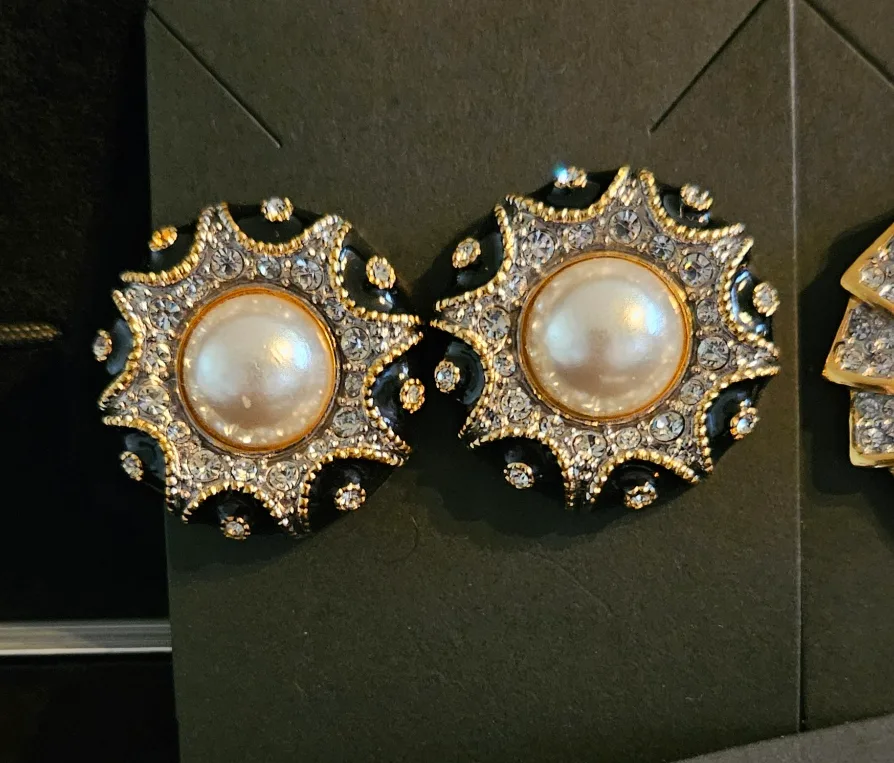 Vintage FAC Clip-On Earrings~Prices Reduced 🙂 image indicator(4)