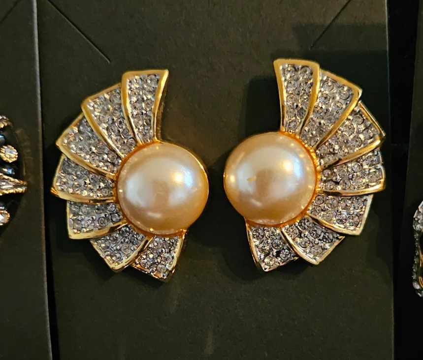 Vintage FAC Clip-On Earrings~Prices Reduced 🙂 image indicator(5)