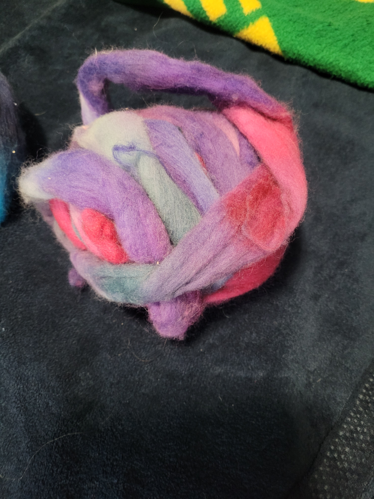 Spinning Wheel with Accessories and Fibre - photo 3