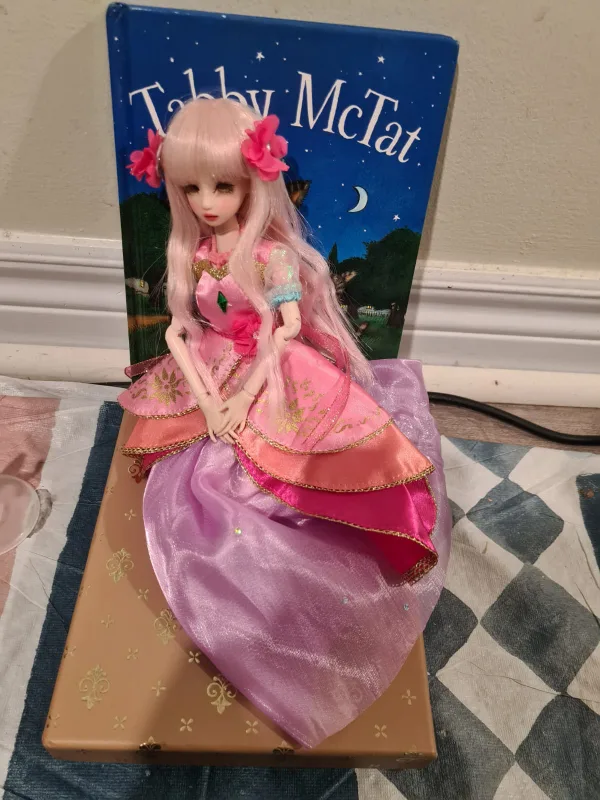 BUBBLEGUM PRINCESS BJD DOLL 1/6 - PINK HAIR AND GOLDEN EYES image indicator(8)