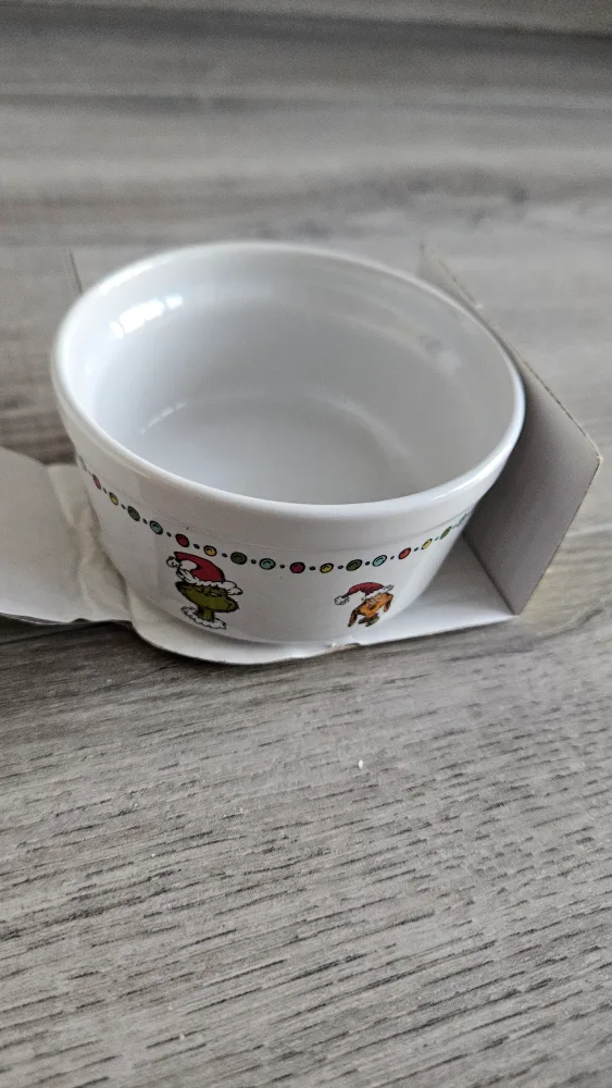 Set of 2 Bowls, New in Box image indicator(2)