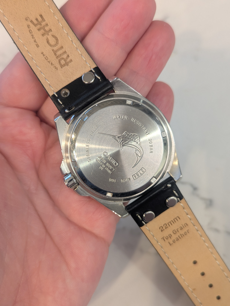 Casio Diver watch MDV-106 on new leather strap - photo 3