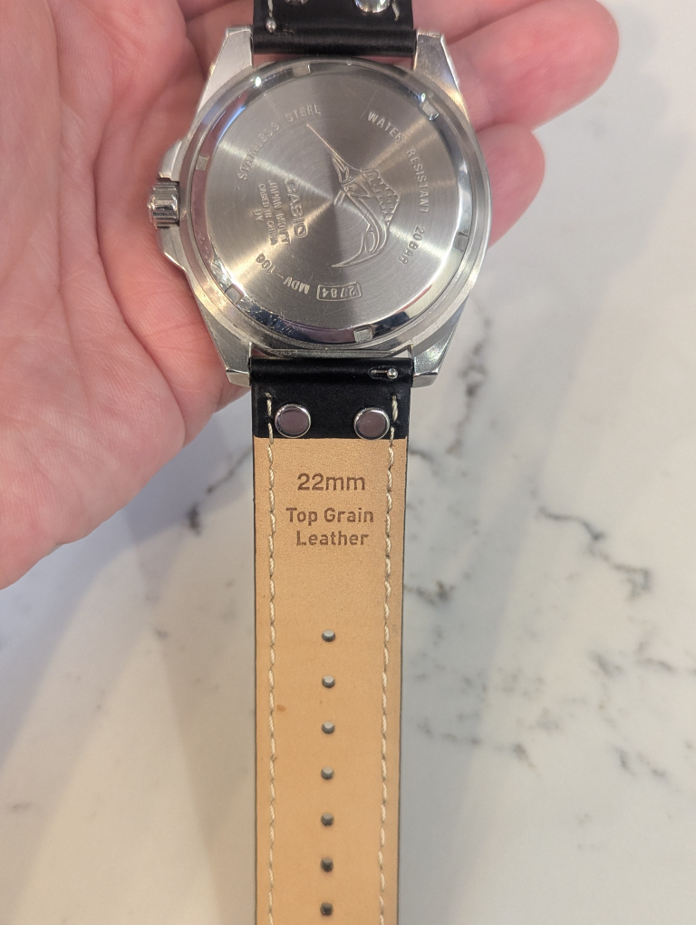 Casio Diver watch MDV-106 on new leather strap - photo 4