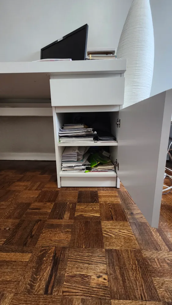 IKEA MALM White Desk image indicator(3)