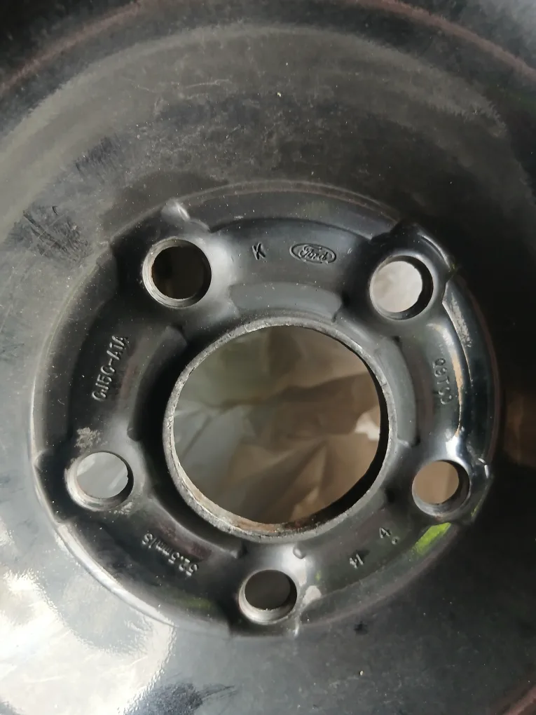 4 General winter tires on original Ford rims image indicator(4)