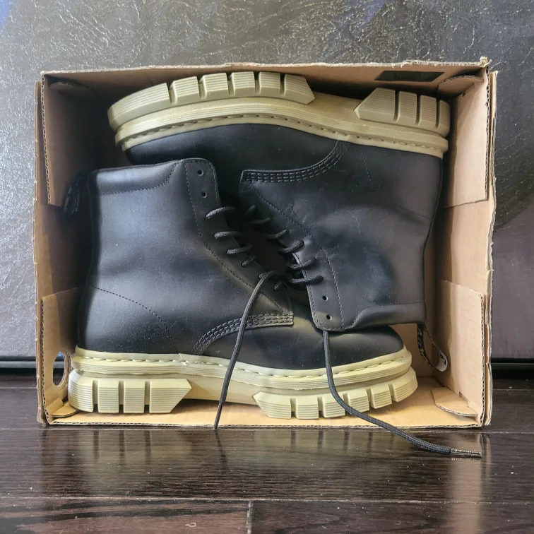 Dr. Martens Rikard Contrast Lace Up Boots (Brand New) image indicator(2)