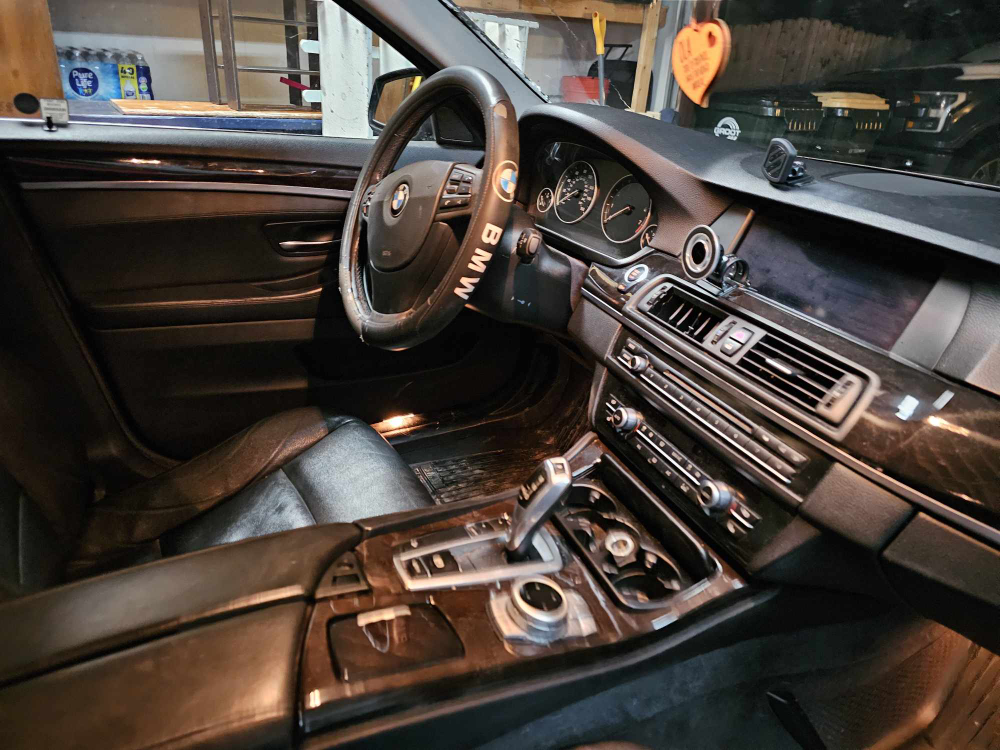 2013 BMW 528i Sedan - photo 2
