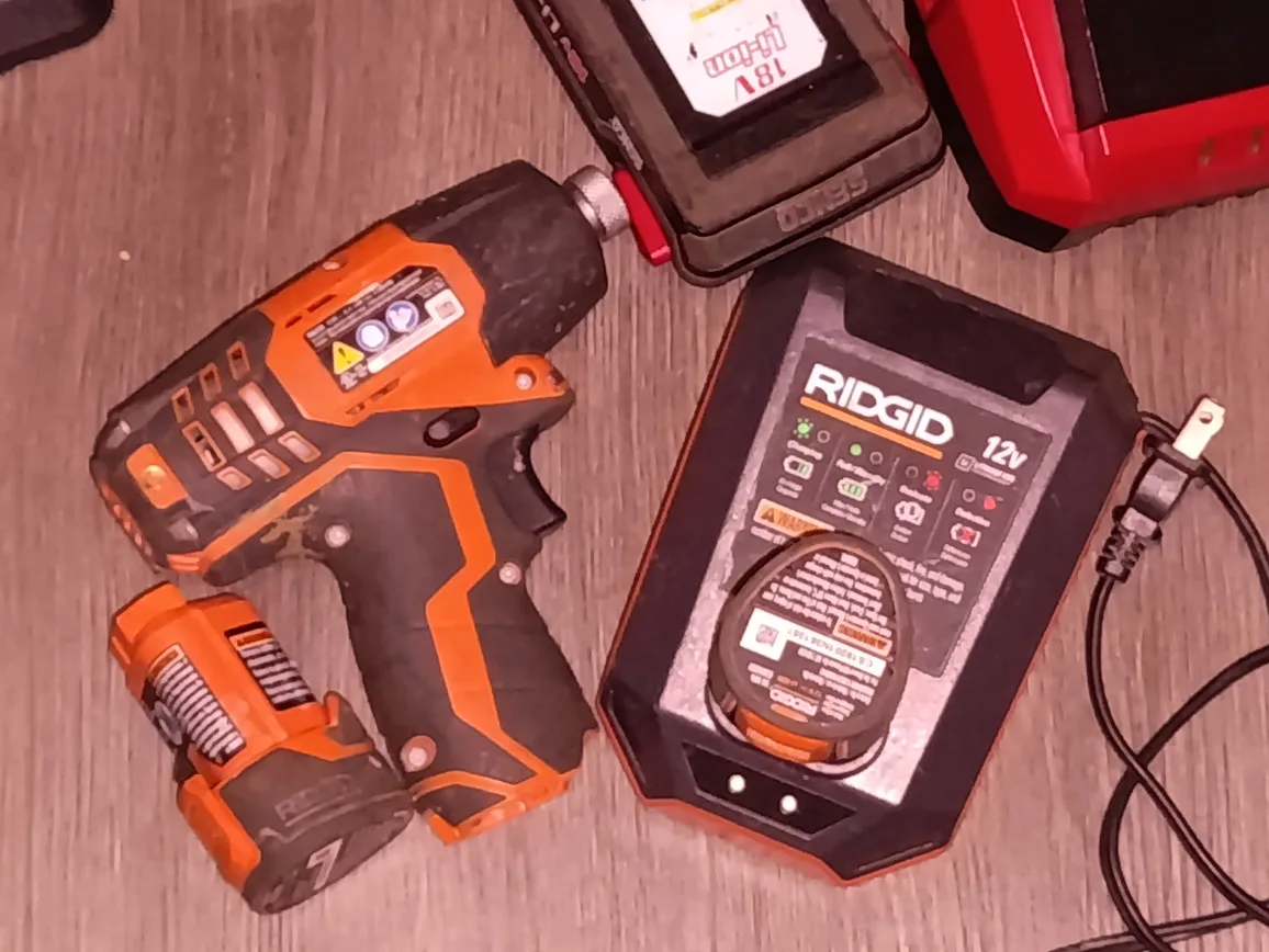 RIDGID 12V Cordless Impact Driver with Charger image indicator(6)
