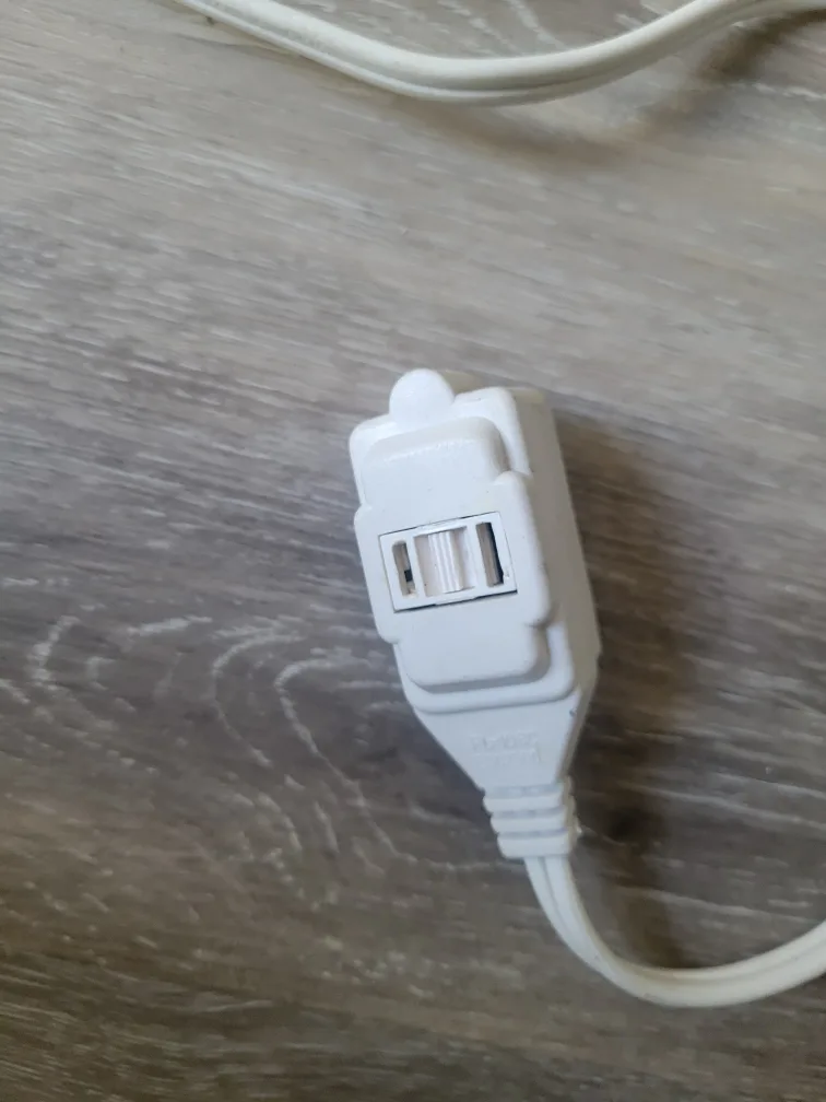 White 2-Outlet Extension Cord with Switch image indicator(3)