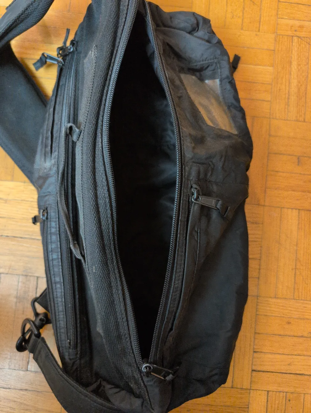 Black Sling Bag with Multiple Pockets image indicator(3)