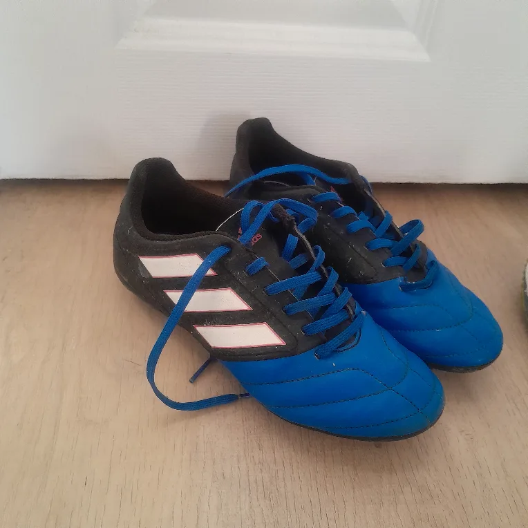 Adidas Kids Soccer Cleats Size 11 image indicator(2)