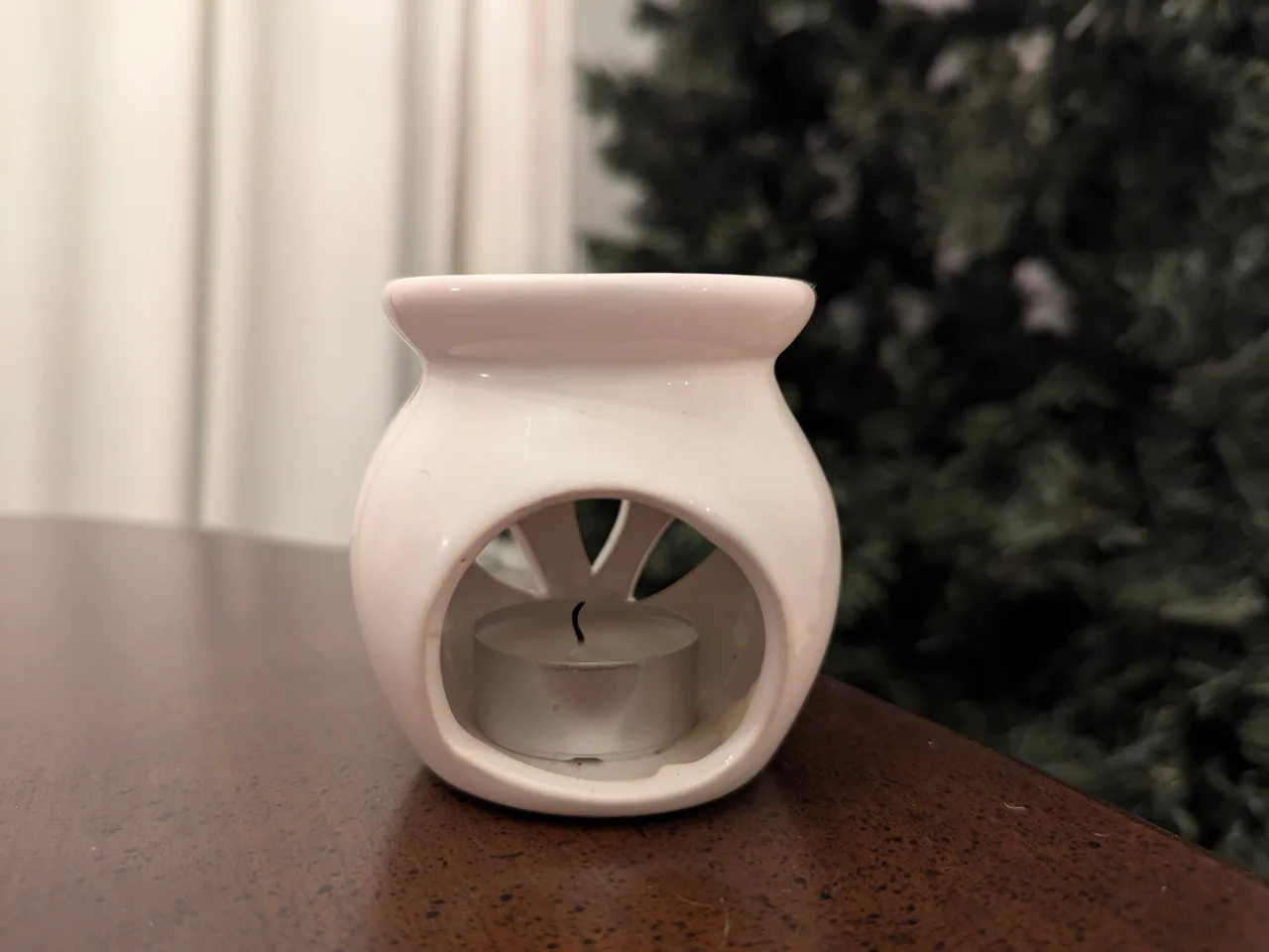 White Ceramic Oil/ Candle Burner thumbnail