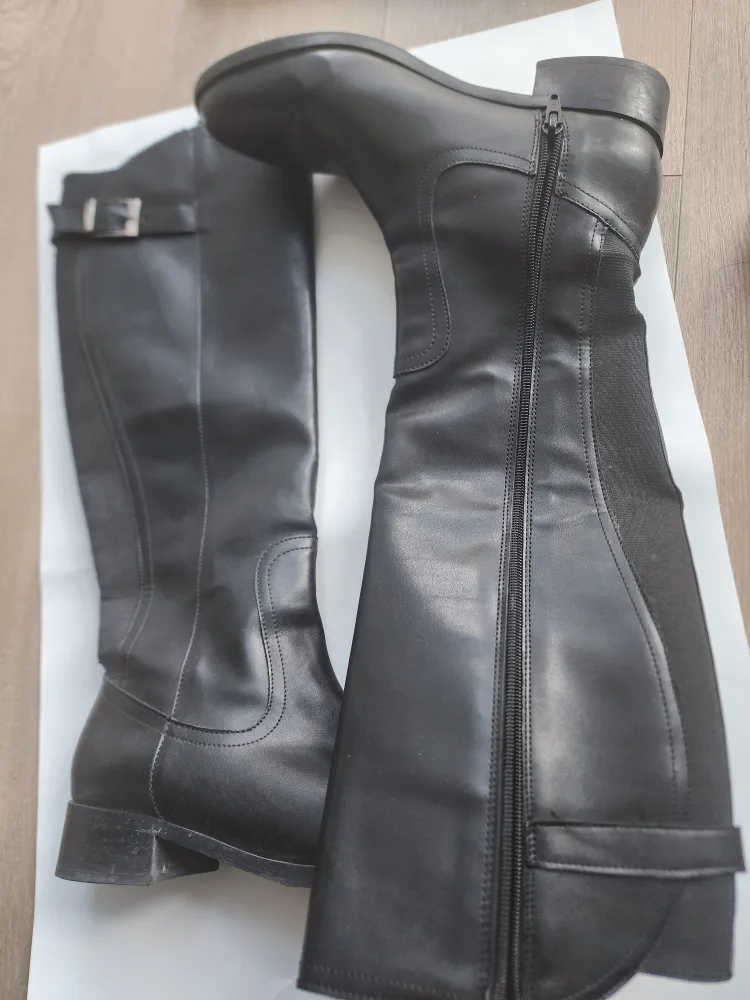 Women's Black Warm Leather Knee-High Boots image indicator(4)