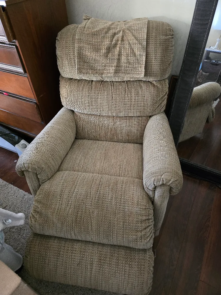 Recliner Chair FREE thumbnail