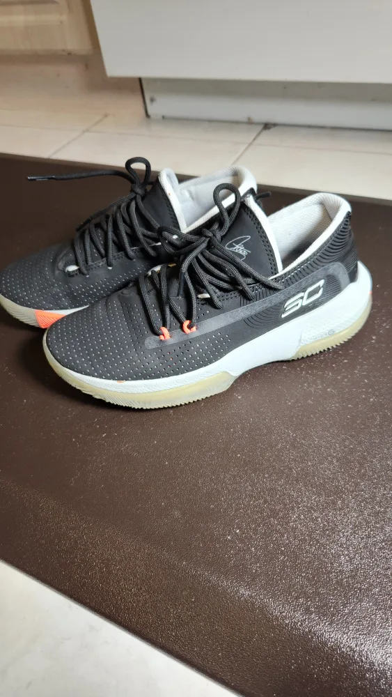 Under Armour Curry 3Zero III Basketball shoes image indicator(2)