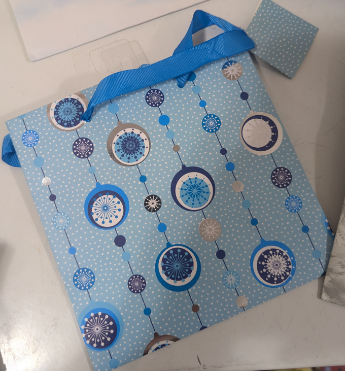 Free Christmas Gift Bags - photo 3