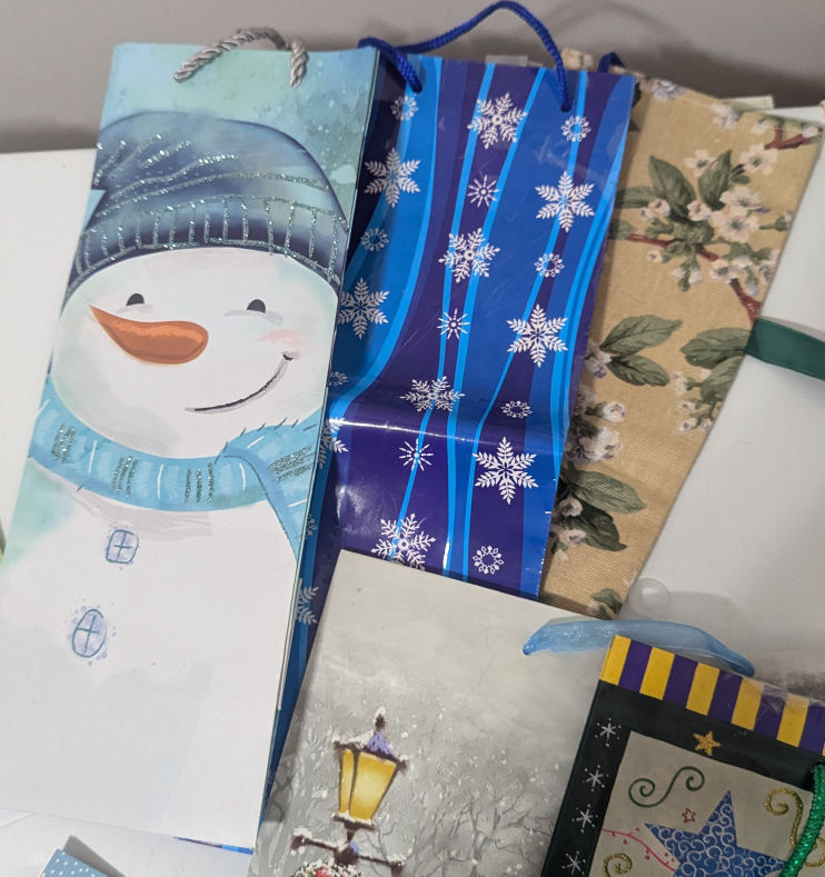 Free Christmas Gift Bags - photo 5