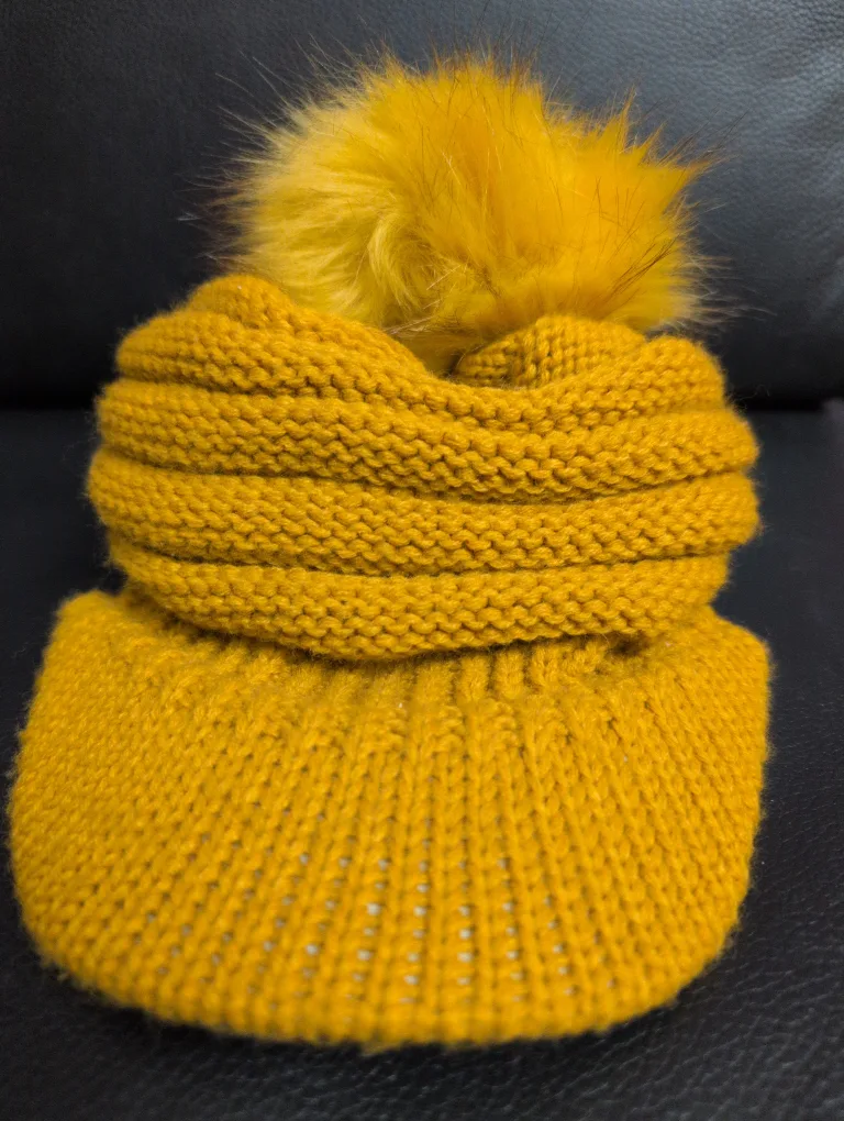 Knit Beanie with Pom Pom image indicator(3)