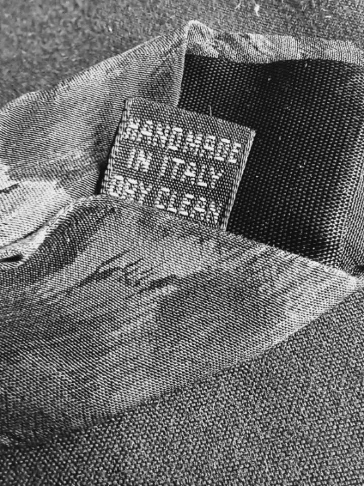 👔 Men's Designer Silk Tie - Abstract Paisley Pattern image indicator(3)